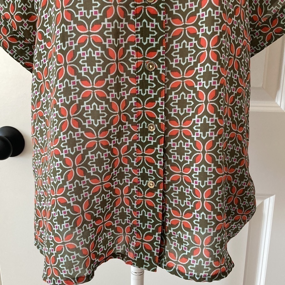 Banana Republic Factory medium button down blouse short sleeves green v-neck - Picture 6 of 13